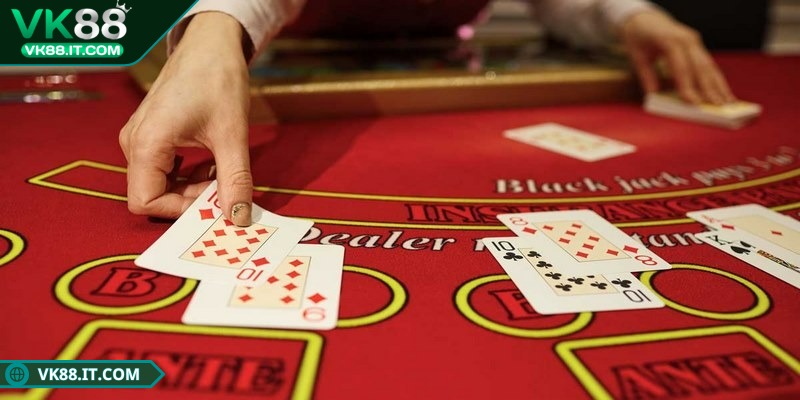So sánh xì dách và baccarat VK88 đảm bảo chi tiết nhất Xì dách đòi hỏi nhiều hơn về chiến thuật của người chơi